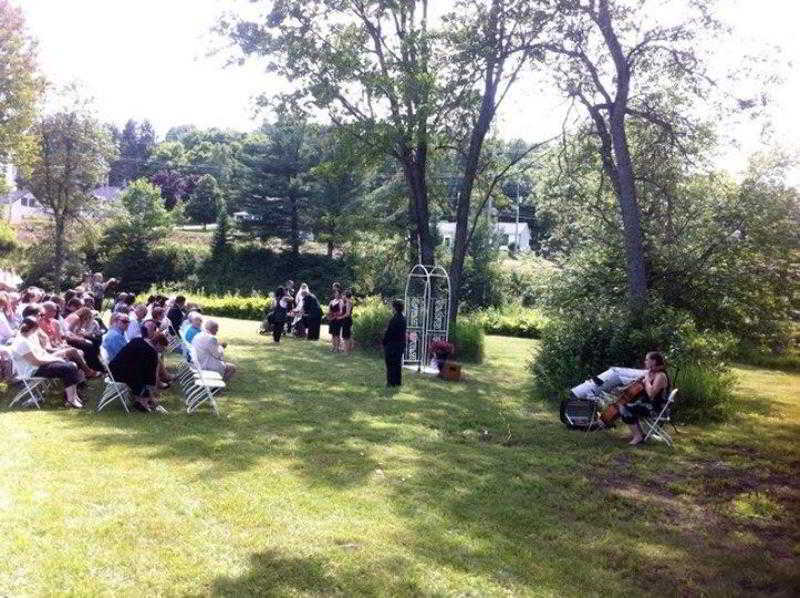 Sword Inn Bancroft Exterior photo