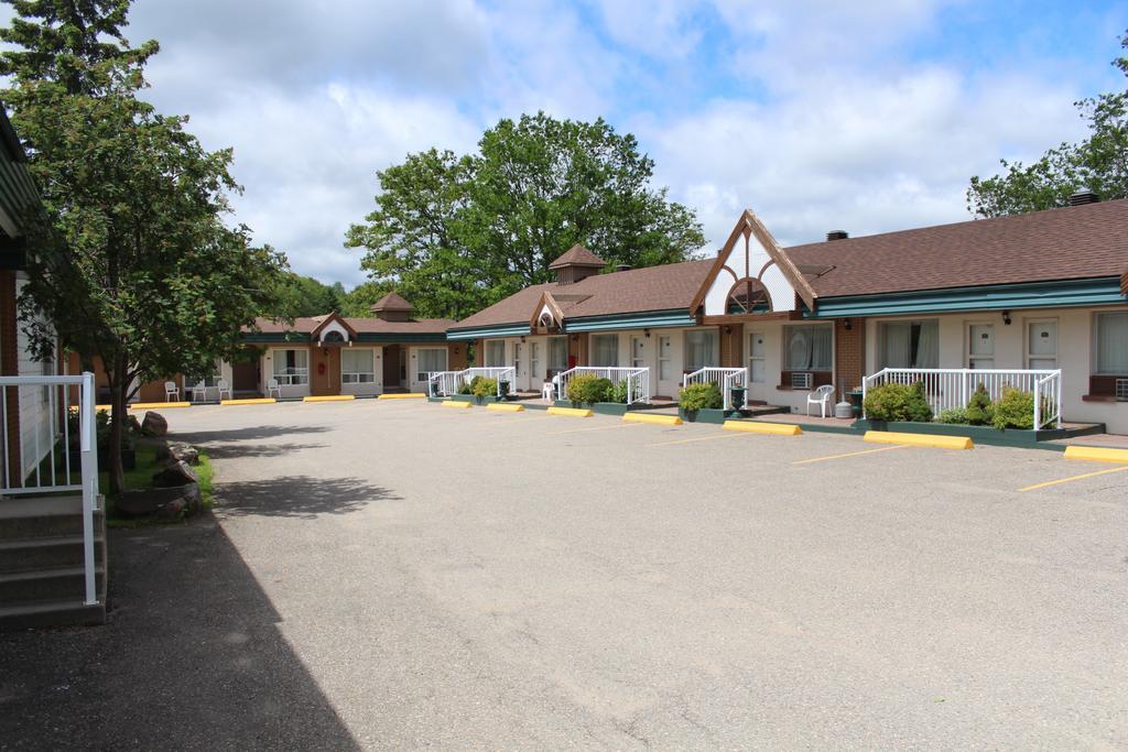 Sword Inn Bancroft Exterior photo