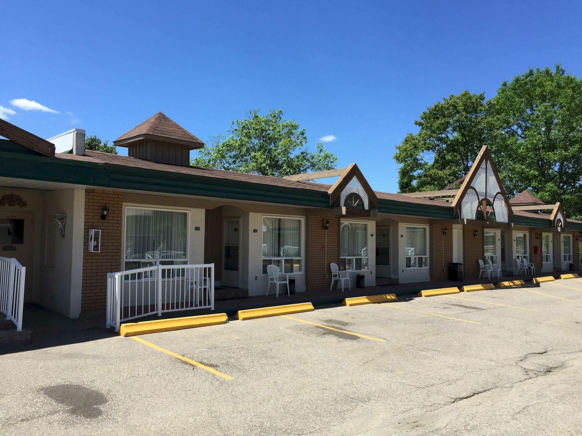 Sword Inn Bancroft Exterior photo