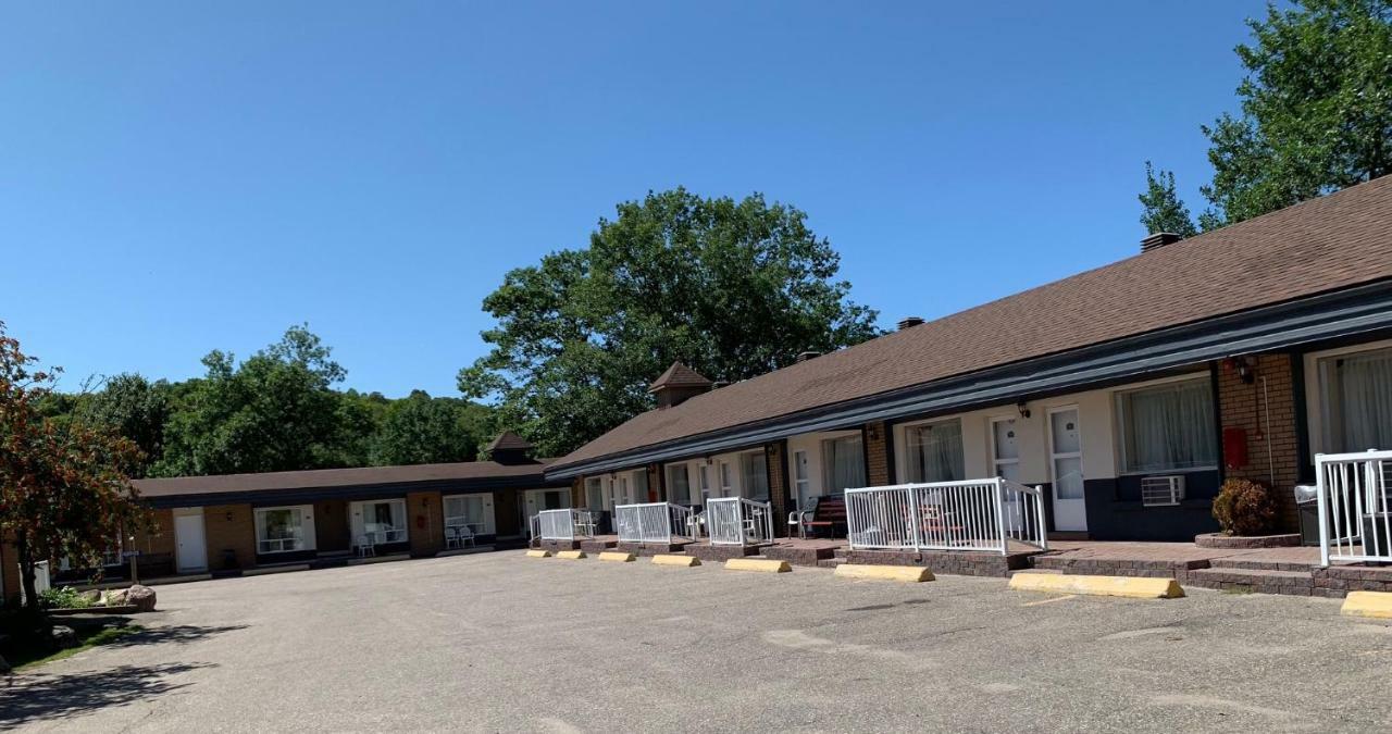 Sword Inn Bancroft Exterior photo